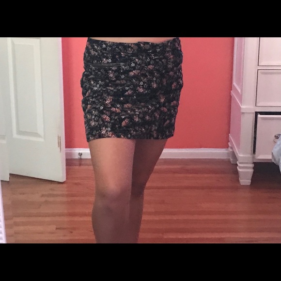 skirt - Picture 3 of 5